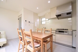 House, 4 Bedrooms | In-room dining - Maihama House (Urayasu)