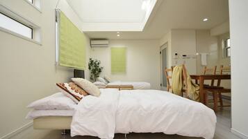 House, 4 Bedrooms | Iron/ironing board, bed sheets