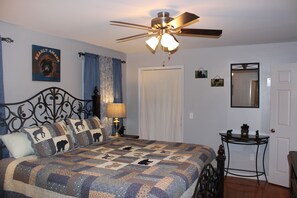 2 bedrooms, iron/ironing board, WiFi, bed sheets