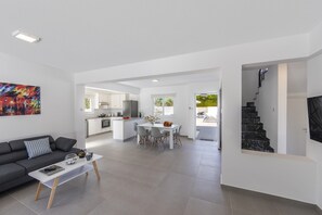 Télévision, cheminée