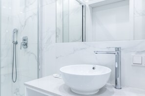 Apartment, 1 Bedroom | Bathroom | Towels