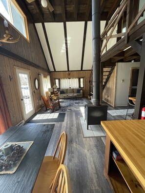 Dining - Cabin in the woods (Hawley)