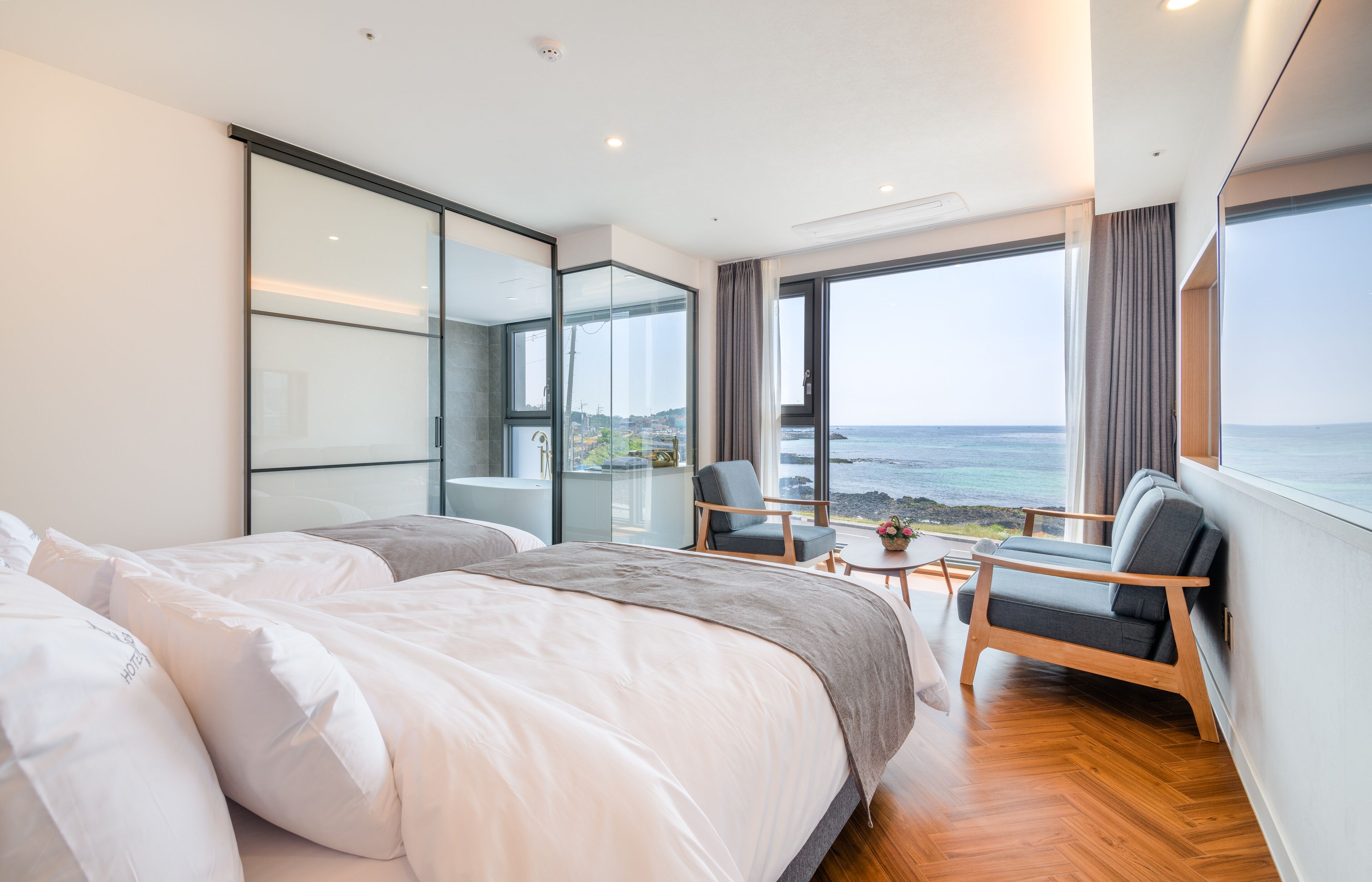 royal studio suite | blackout curtains, free wifi