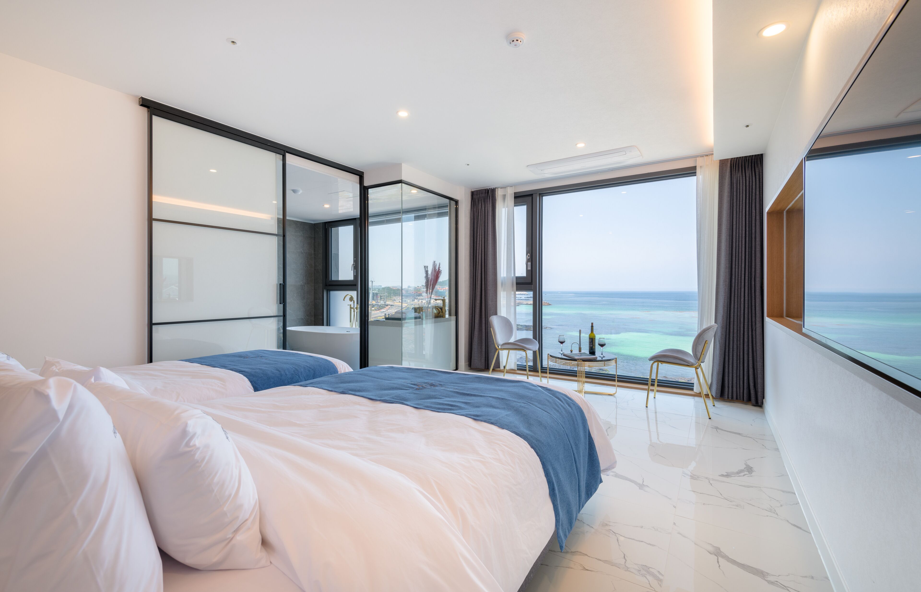 family studio suite | blackout curtains, free wifi