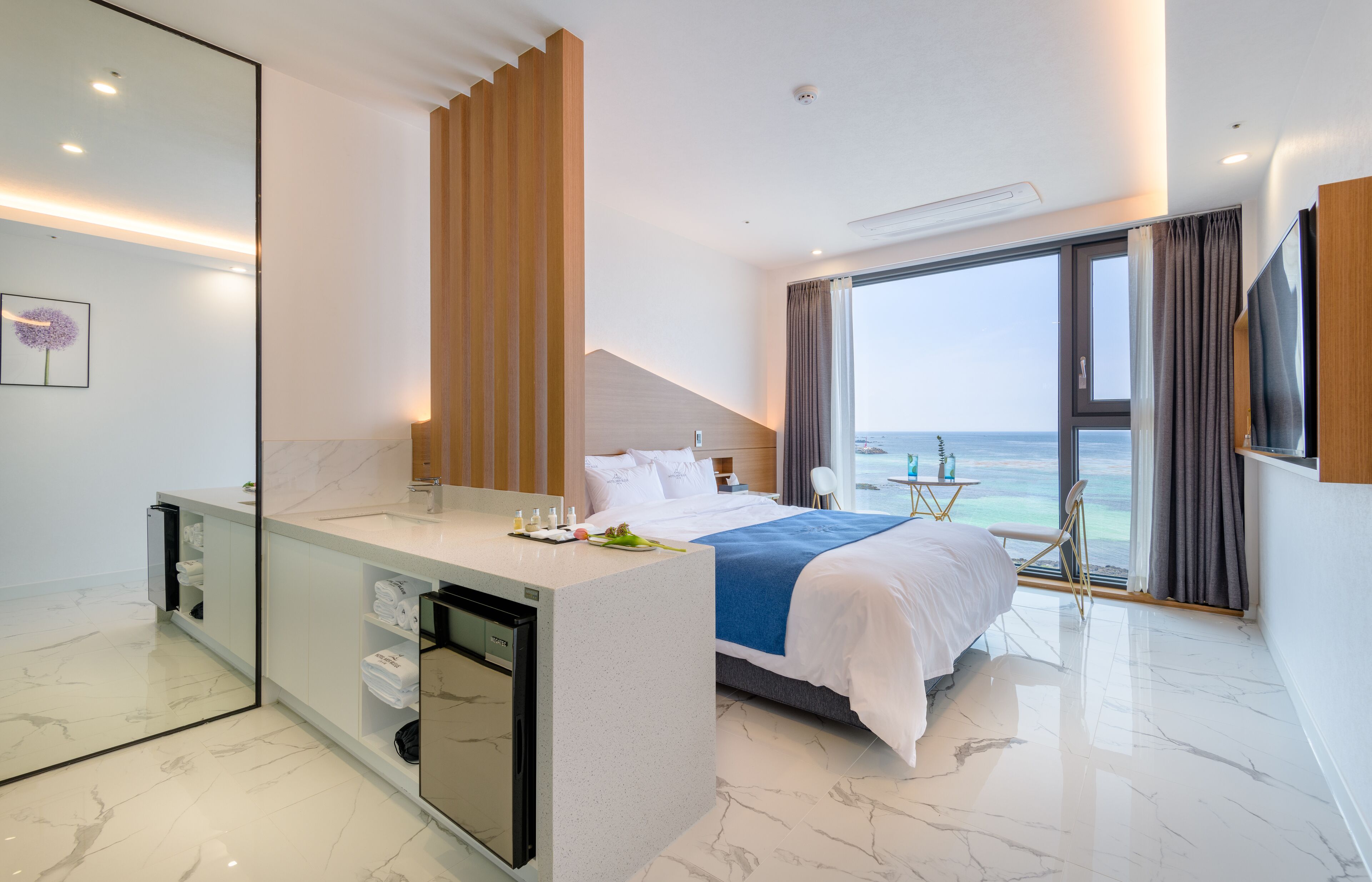 deluxe double room | blackout curtains, free wifi