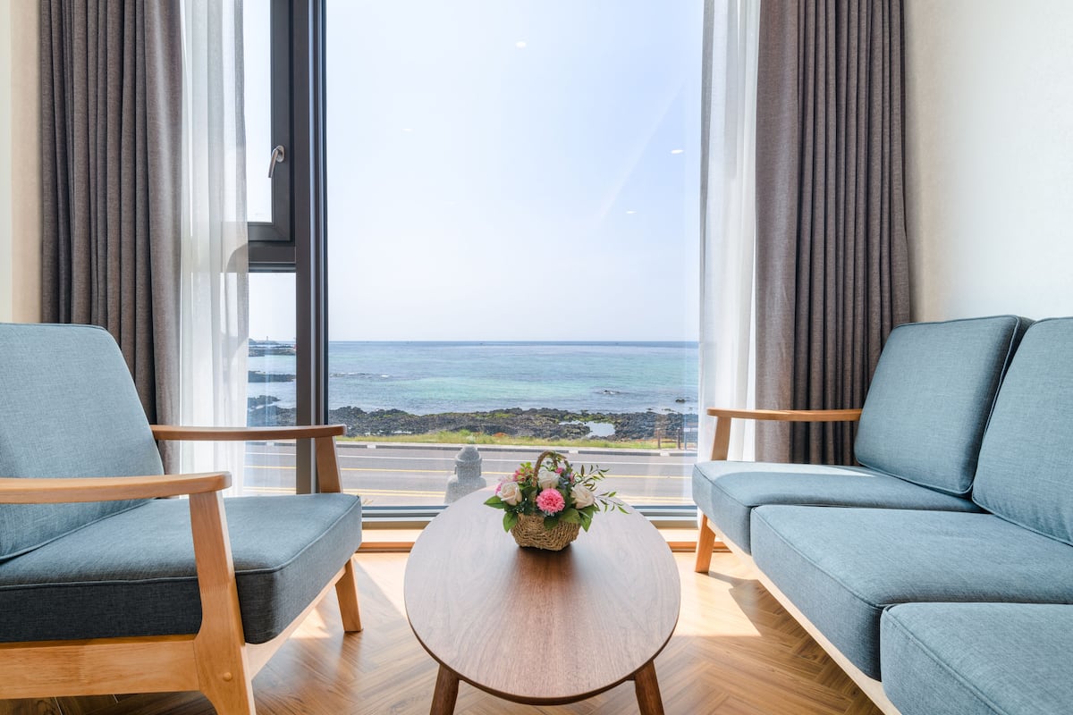 royal studio suite | beach/ocean view