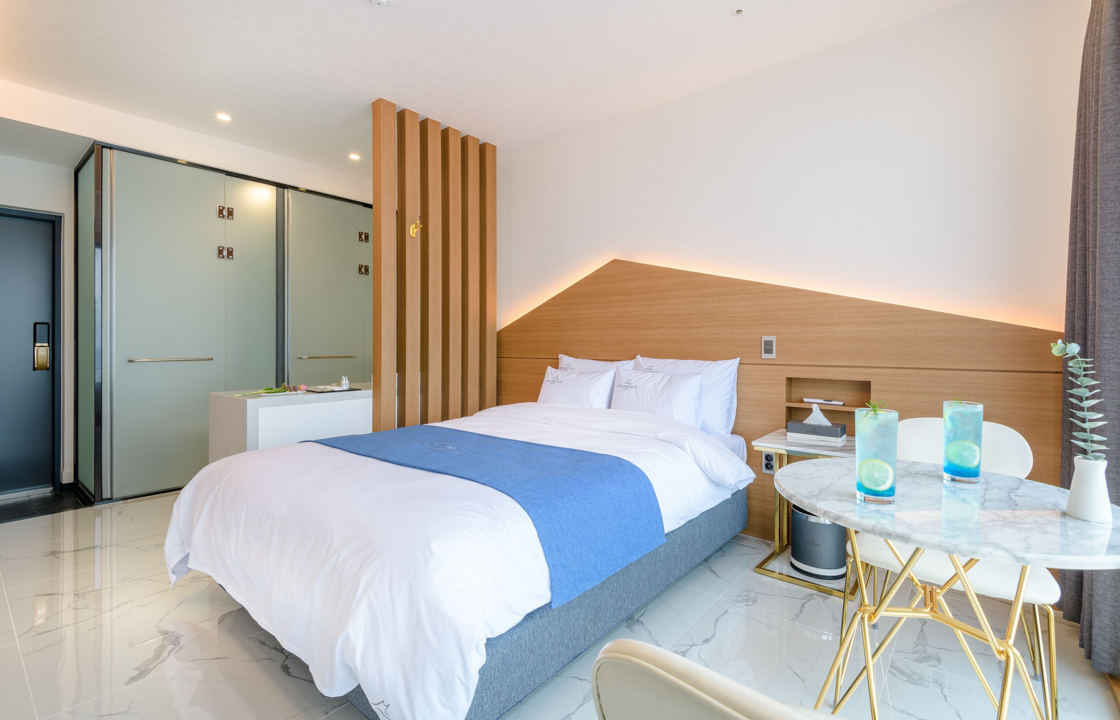 deluxe double room | blackout curtains, free wifi