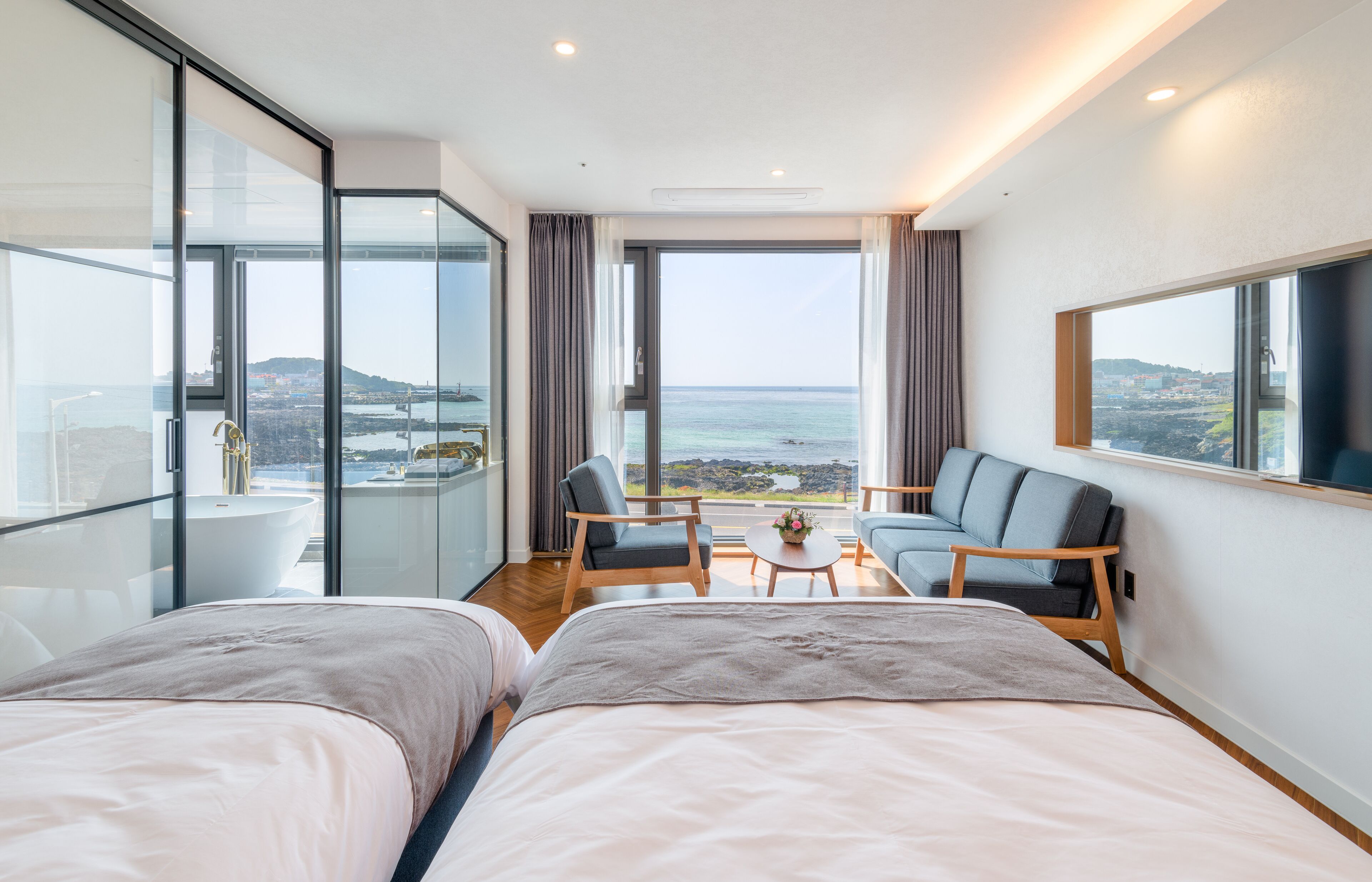 royal studio suite | blackout curtains, free wifi