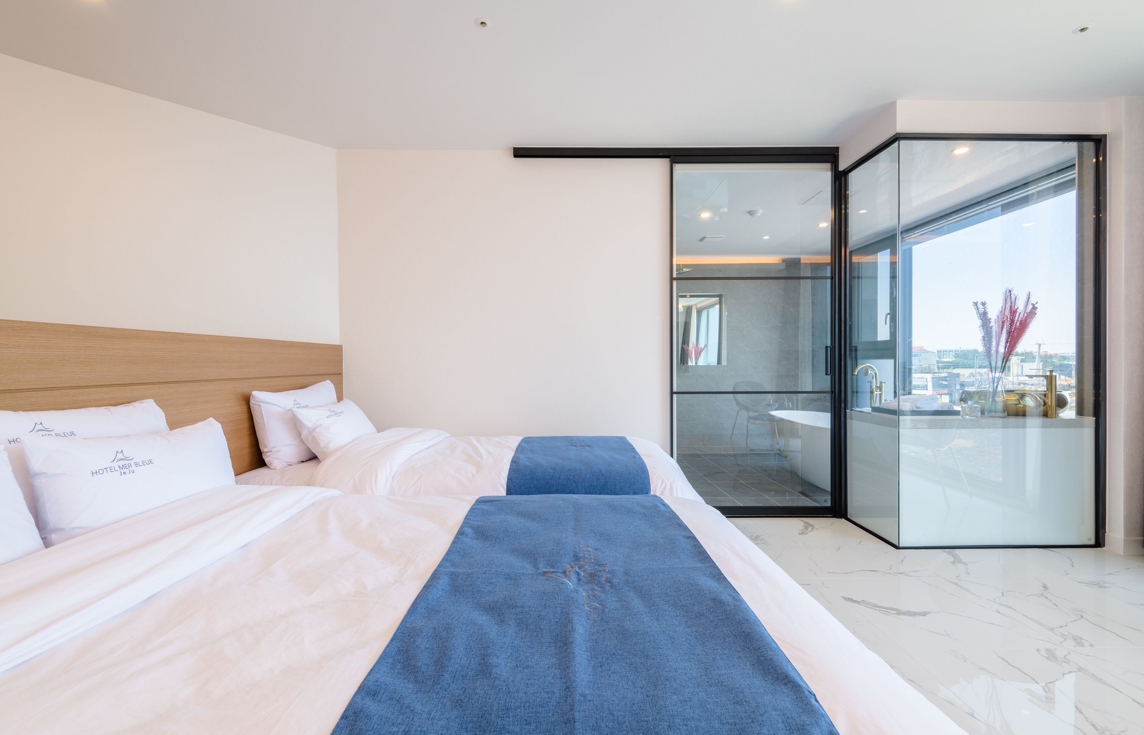 family studio suite | blackout curtains, free wifi