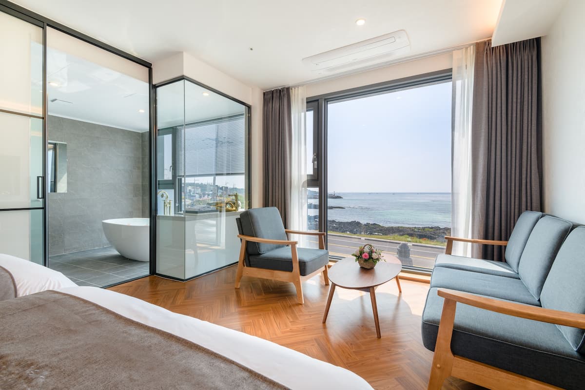 royal studio suite | blackout curtains, free wifi