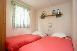 2 bedrooms, WiFi, bed sheets