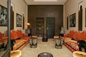 Unclassified image, 5 of 18, button - Villa Dar Taous (Tameslouht)