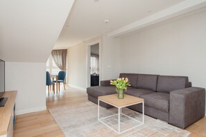 Exclusive Apartment (31) | Living room | 42-inch flat-screen TV with satellite channels, TV - ShortStayPoland Aparthotel (Warsaw)