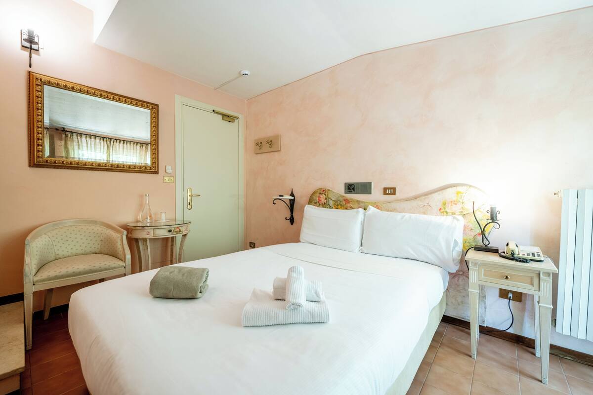 Down duvets, in-room safe, desk, soundproofing