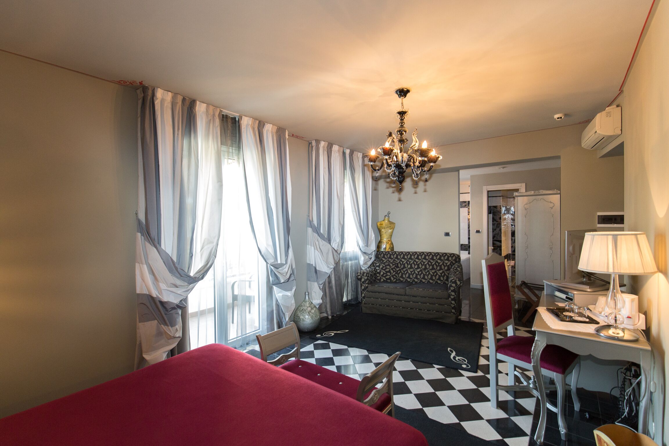 deluxe suite, balcony | room amenity