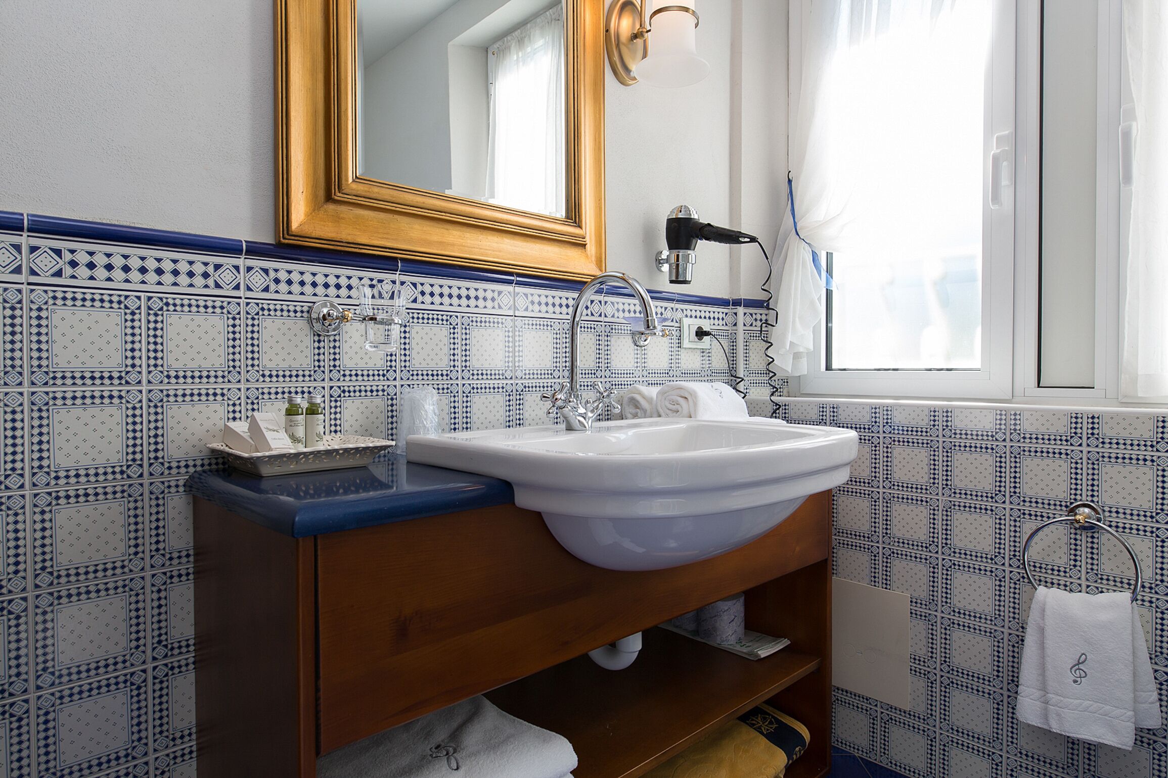 superior double room, balcony | bathroom sink