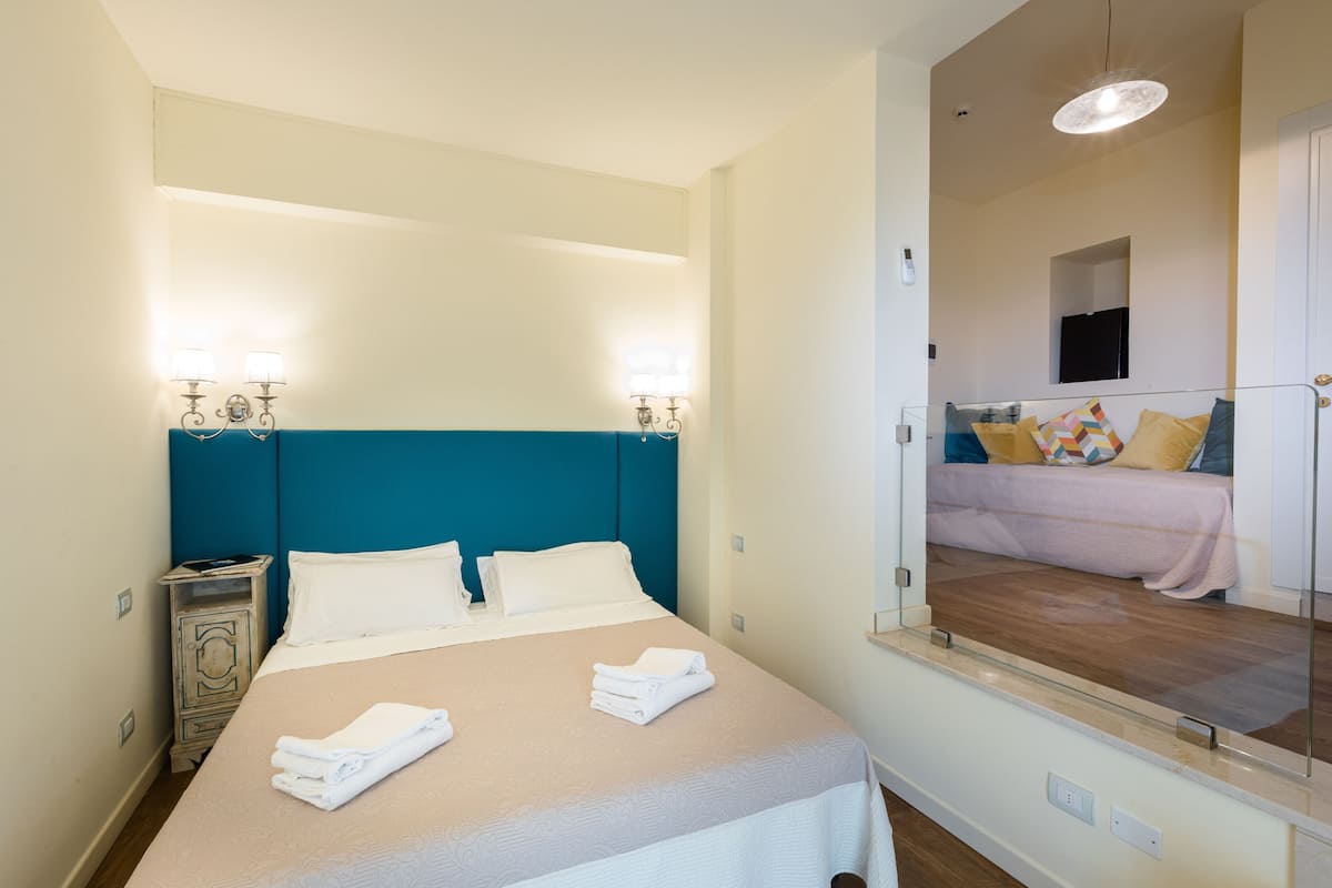 Superior tweepersoonskamer, balkon | 1 slaapkamer, donzen dekbedden, een kluis op de kamer, een bureau