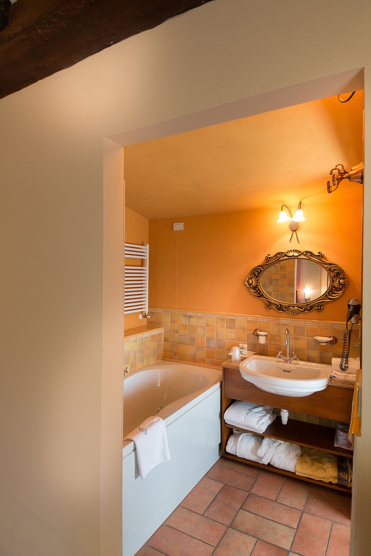 superior double room, balcony | bathroom | free toiletries, hair dryer, bidet, towels