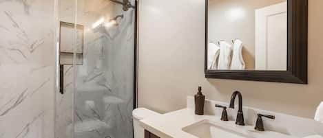 Departamento, 2 habitaciones | Baño | Secadora de cabello y toallas