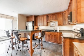 Apartment, 2 Bedrooms | Private kitchen
