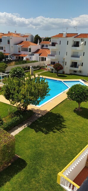 Outdoor pool - OURASOL 2 Bedroom Apartment in Santa Eulalia, Albufeira Centre (Albufeira)