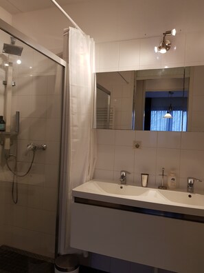 Deluxe Double Room, 2 Twin Beds, Non Smoking, Refrigerator & Microwave | Bathroom | Shower, rainfall showerhead, hair dryer, bathrobes