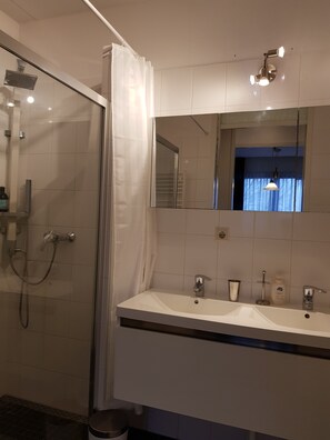Deluxe Double Room, 2 Twin Beds, Non Smoking, Refrigerator & Microwave | Bathroom | Shower, rainfall showerhead, free toiletries, hair dryer