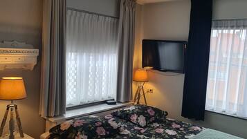 Deluxe Double Room, 2 Single Beds, Non Smoking, Refrigerator & Microwave | Egyptian cotton sheets, premium bedding, memory-foam beds