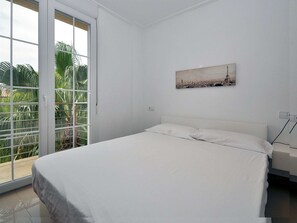 3 chambres, fer et planche à repasser, draps fournis