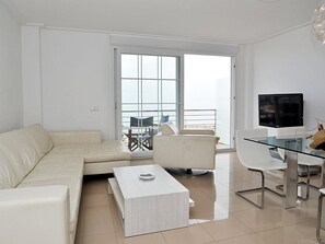 TV - Minimal, sea views apartment first line (Santa Margalida - Can Picafort/Son Serra Marina)