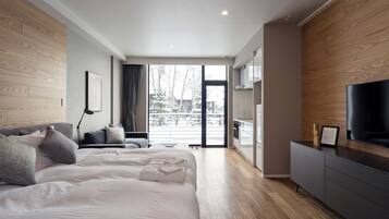 Studio with Balcony (45 sqm), Non Smoking | In-room safe, free WiFi, bed sheets
