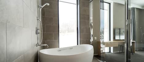 Penthouse, Non Smoking (244 sqm) | Bathroom | Free toiletries, hair dryer, slippers, towels