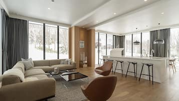 Penthouse, non-fumeurs (244 sqm) | Coin séjour | Télévision à écran plat