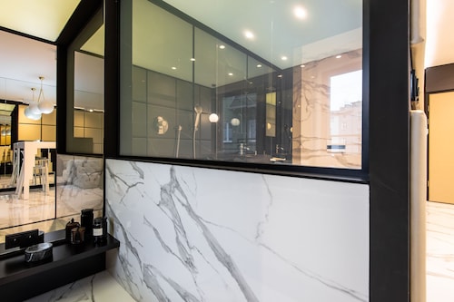 Super Apartment with Hot Tub