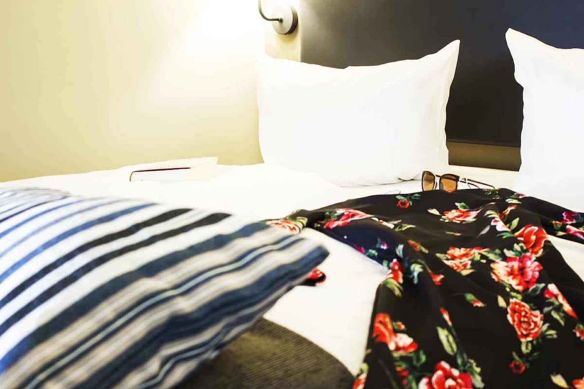 Camas supletorias, wifi gratis, ropa de cama