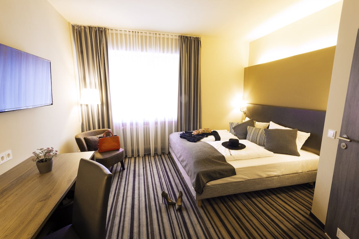 Habitación doble | Camas supletorias, wifi gratis, ropa de cama