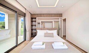 11 chambres, coffres-forts dans les chambres, fer et planche à repasser