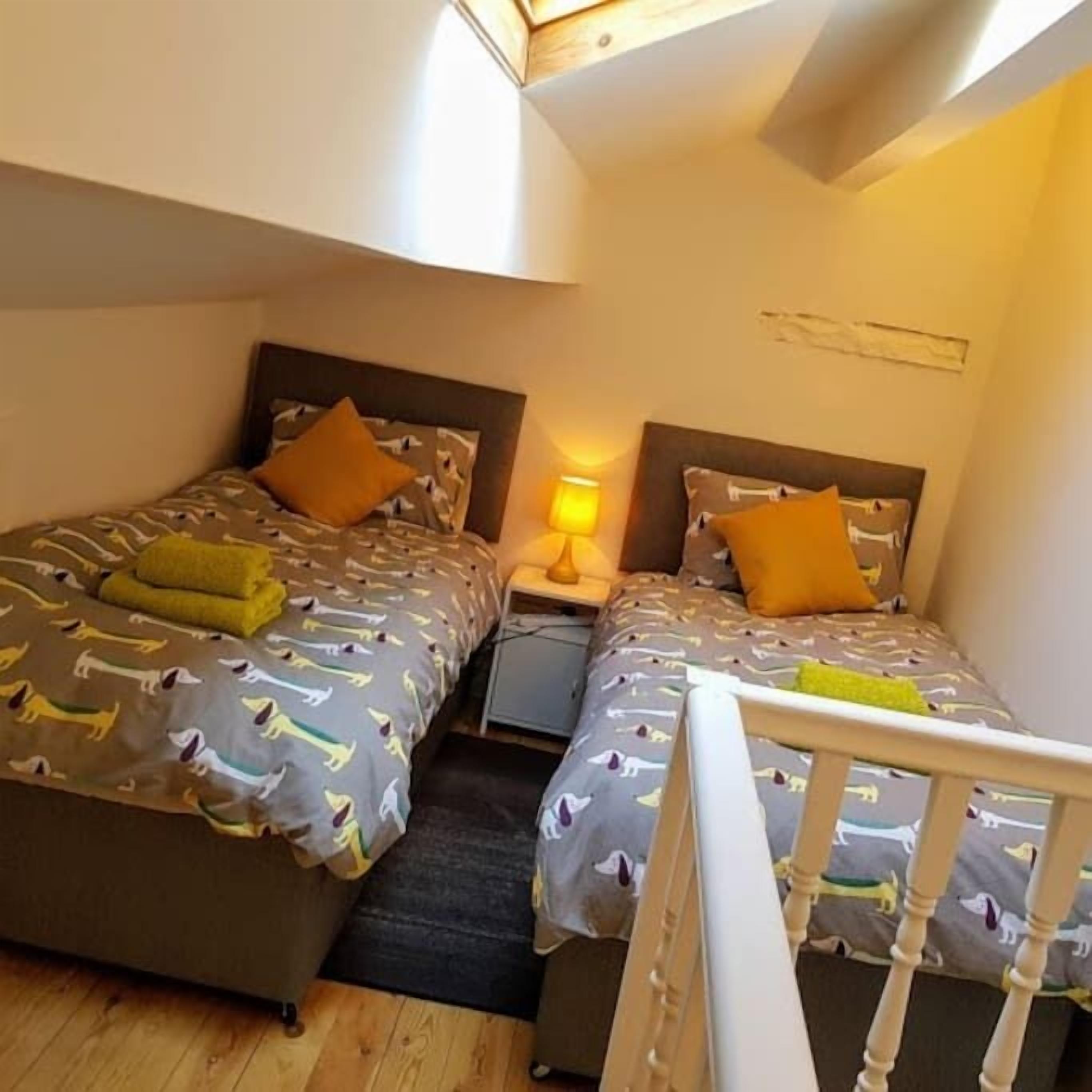 2 bedrooms, iron/ironing board, WiFi