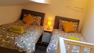 2 bedrooms, iron/ironing board, WiFi