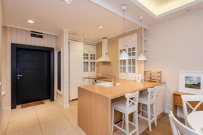 Deluxe Apartment | Private kitchen