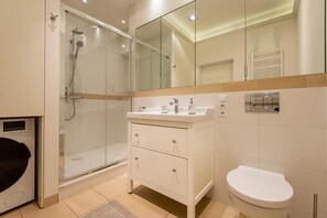 Departamento Deluxe | Baño | Regadera y toallas 