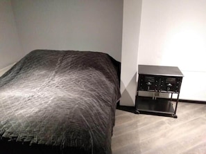 1 bedroom, travel cot, WiFi, bed sheets - AVA One Bedroom - on the Rainbow street (Reykjavík)