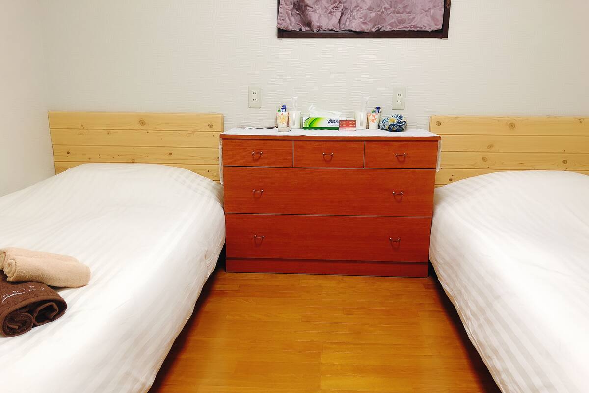 Basement 2 (Shared Bathroom) | WiFi (free)