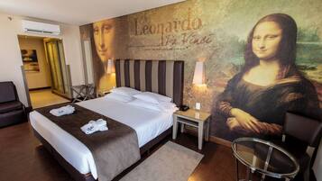 Egyptian cotton sheets, premium bedding, minibar, in-room safe