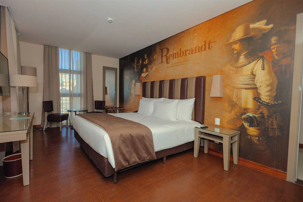 Egyptian cotton sheets, premium bedding, minibar, in-room safe