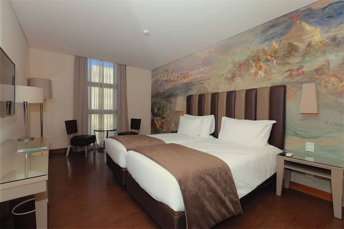Egyptian cotton sheets, premium bedding, minibar, in-room safe