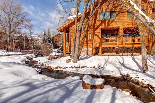 المنشأة من الخارج