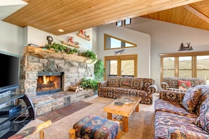 TV, fireplace