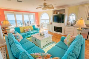 TV, fireplace, DVD player, books - Private Pool, Elevator, Sleeps 20, Bob Sikes Cut! (St. George Island)