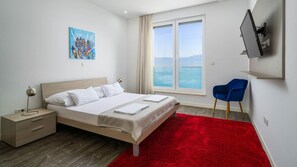 3 bedrooms, iron/ironing board